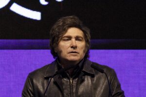 Milei Enfrenta Desafio Crucial nas Urnas Argentinas!