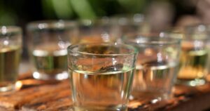 Envenenamento por Metanol: Quem Paga o Preço?