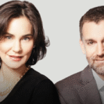 O Casal Bilionário que Surpreende ao Doar Metade de Sua Fortuna! 2 Laura e John Arnold Abre 3
