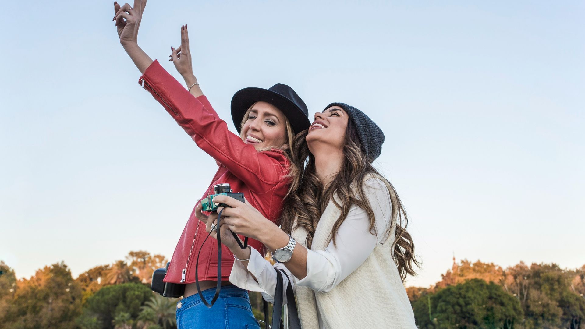 Mulheres viajando juntas para eventos