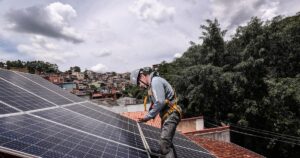 Energia Solar à Beira do Caos: Crise Financeira e Risco de Apagão!