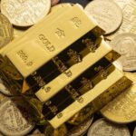 BOLHA no Ouro: Ex-Banco da Inglaterra alertam sobre venda iminente dos bancos centrais! 1 Pilha de ouro sobre outras moedas como bitcoin