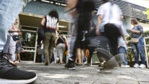 Milhares em Jogo: 761 Mil Concorrentes Lançam-se na Corrida por 3,6 Mil Vagas no Serviço Público!