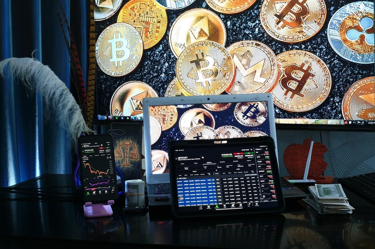 Criptomoedas Revolucionam o Mercado: Avanços Tecnológicos e Investimentos Estrondosos! 1 escritorio criptomoedas