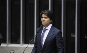 Reforma Administrativa Avança com Força na Câmara, Desafiando Servidores!