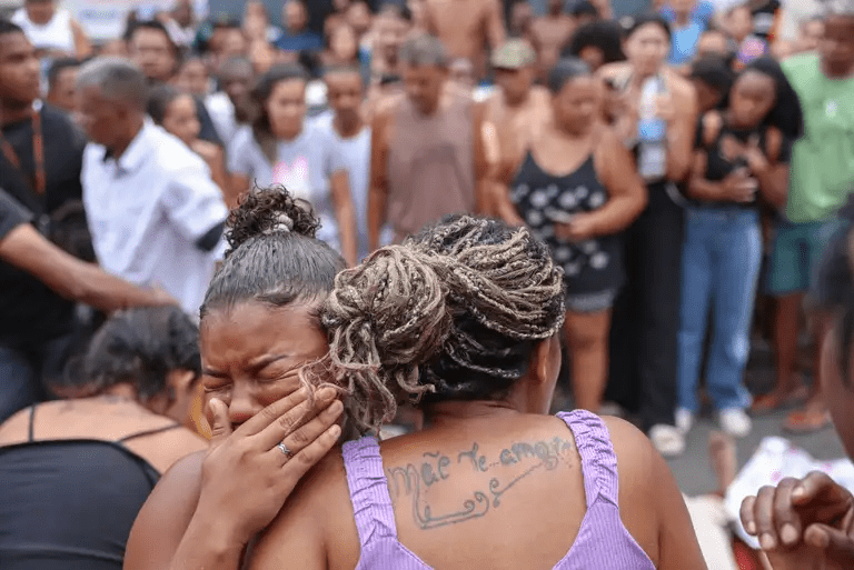 Tragédia no Rio: Mortes em megaoperação disparam para 119! 2 mortes megaoperacao rio de janeiro brasil 05