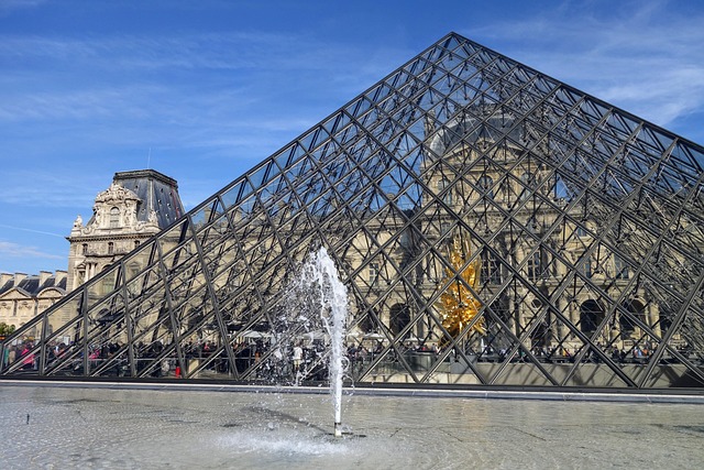 Louvre Retorna ao Público Apenas Três Dias Depois do Impactante Roubo de Joias! 2 paris 4230603 640