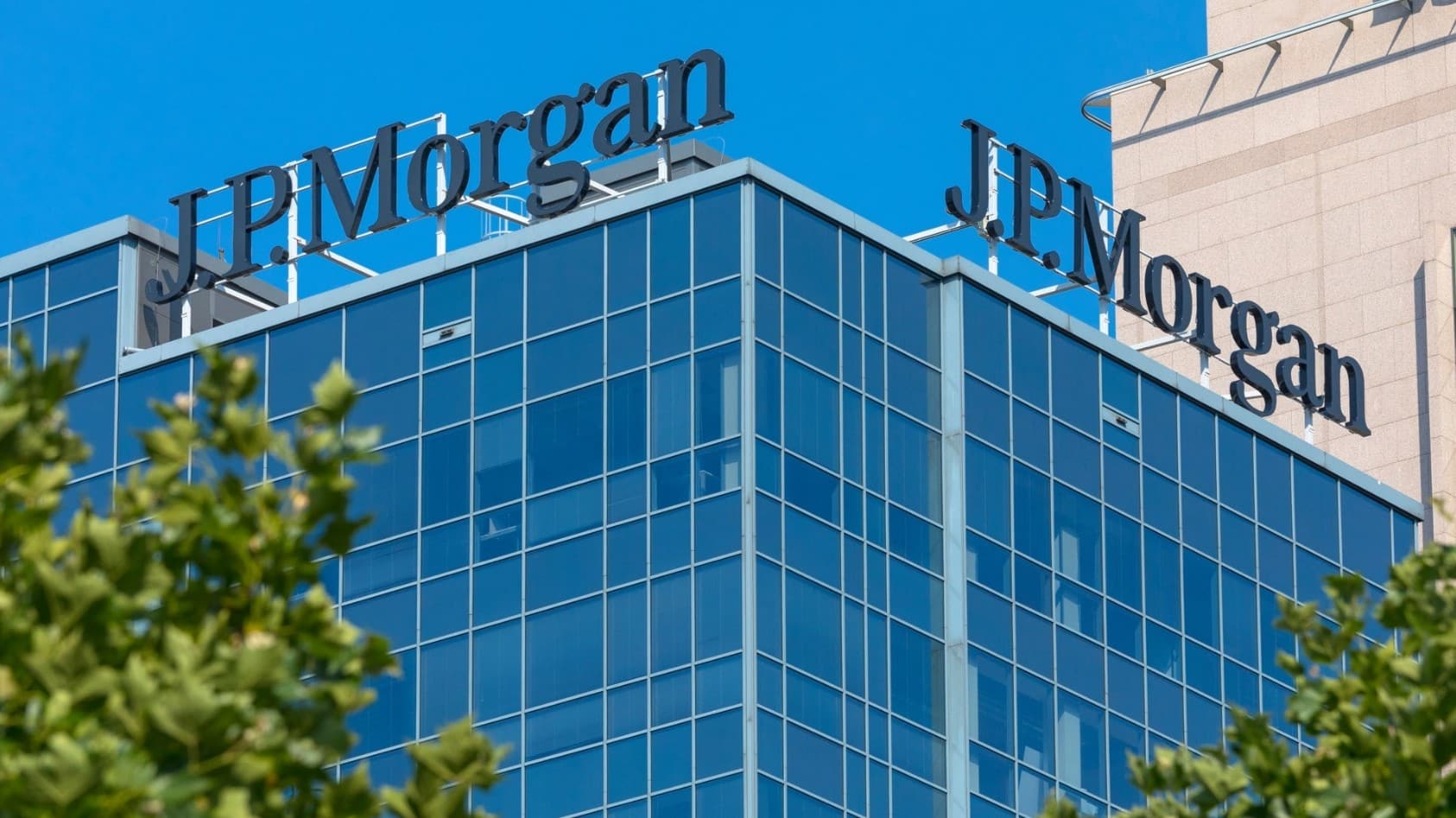 JPMorgan Libera Uso de Bitcoin e Ethereum como Garantia em Empréstimos! 1 predio jpmorgan