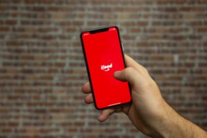 iFood desbrava novos horizontes e rivaliza com gigantes do varejo e finanças, apontam especialistas!