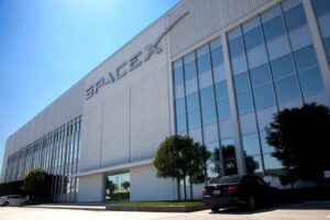 Elon Musk Desencadeia Transferência Surreal de R$ 1,5 Bilhão em Bitcoin!