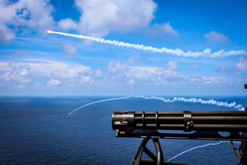 Trump intensifica pressão sobre Maduro com impressionantes manobras militares no Caribe; confira as fotos! 1 1000w q95 29