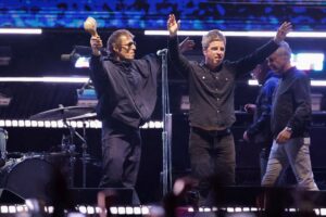 Oasis desembarca em São Paulo: produtos exclusivos da turnê que você não pode perder!