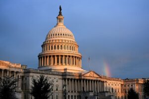 Câmara Toma Decisão Histórica e Evita o Maior Shutdown da História dos EUA!