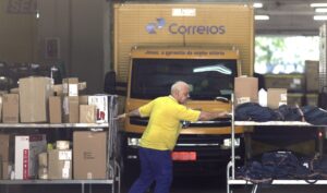 Greve dos Correios afeta entregas de Natal em 9 estados!