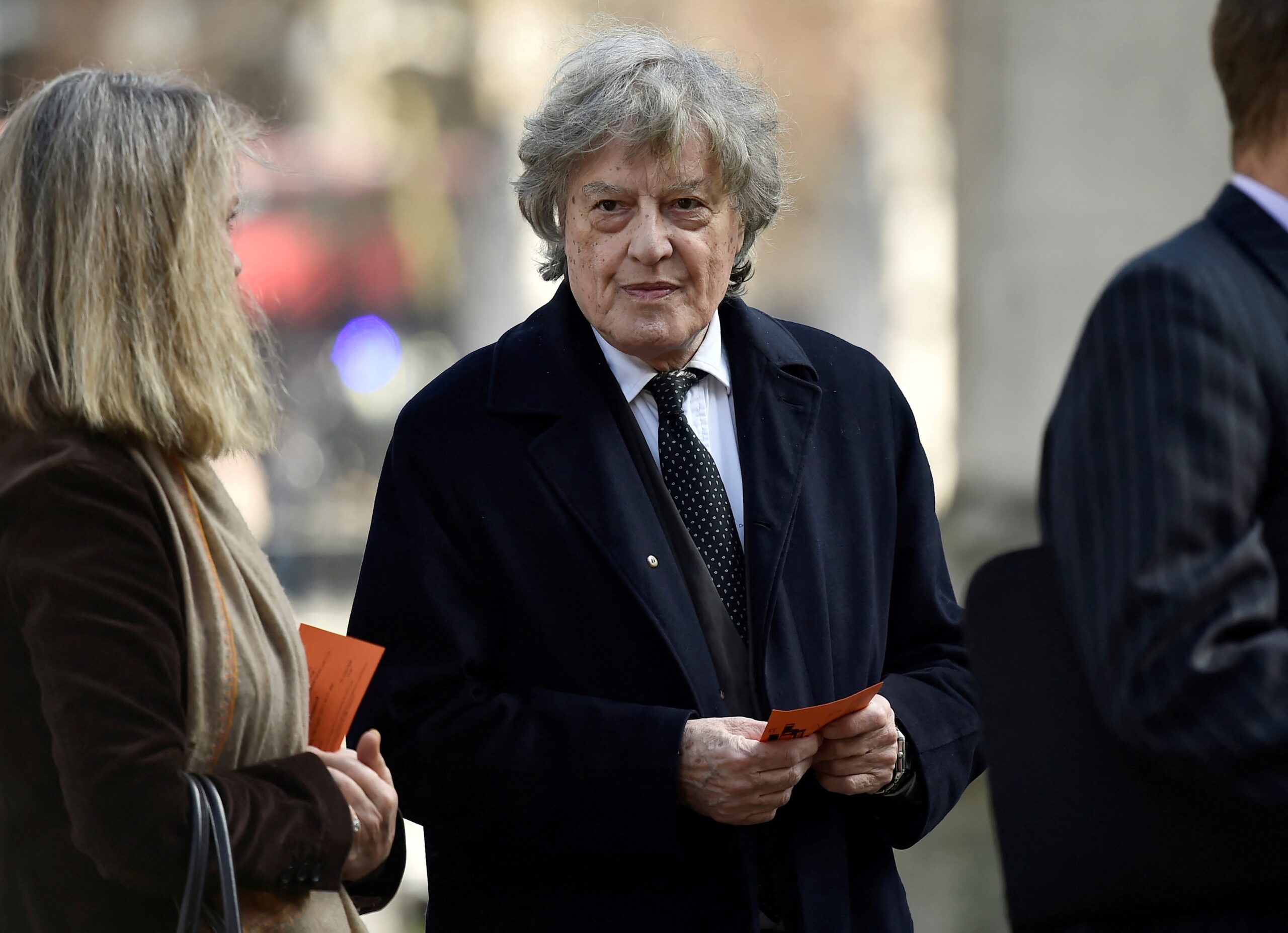 Luto no Teatro: Morre Tom Stoppard, Gênio dos Oscars e Tony, aos 88 Anos! 1 2025 11 29T172901Z 628262901 RC2G6IADHFV3 RTRMADP 3 PEOPLE TOM STOPPARD scaled