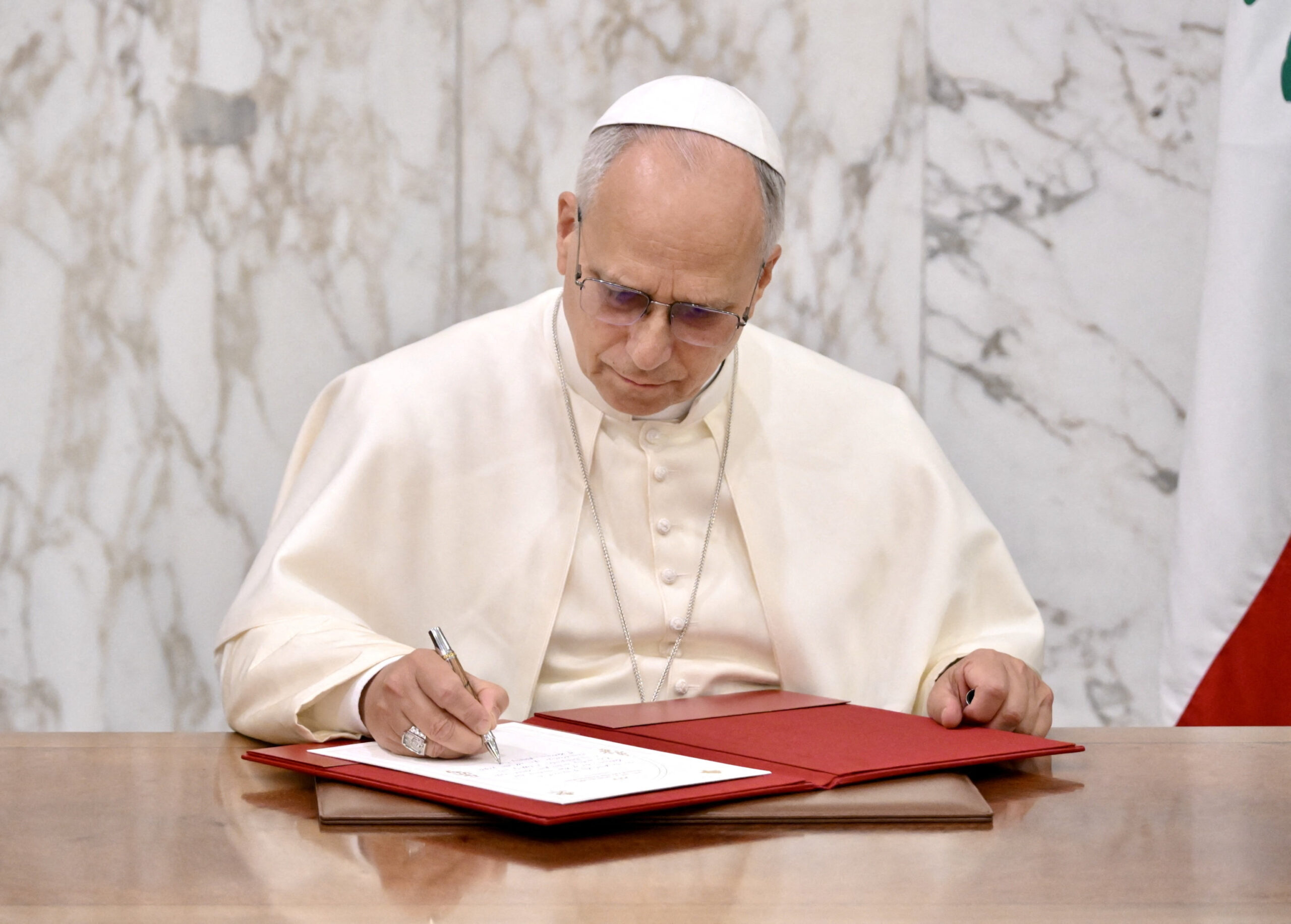 2025 11 30T165907Z 482479726 RC2Z6IAIQ45G RTRMADP 3 POPE TRIP LEBANON scaled