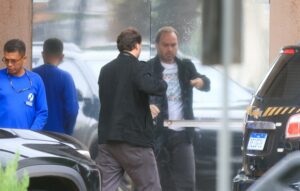 Carlos revela: Bolsonaro em crise aguda de soluços e médicos são chamados às pressas!