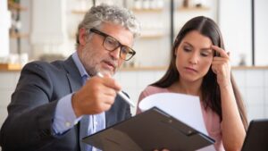 Advogado Alerta: Pequenas Corretoras de Bitcoin Estão com os Dias Contados!