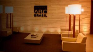 Banco ABC Brasil (ABCB4) Revê Previsões e Adota Postura Alarmante para 2025, Apesar de Lucros em Alta! 5 Banco ABC Brasil 1 e1650278614573