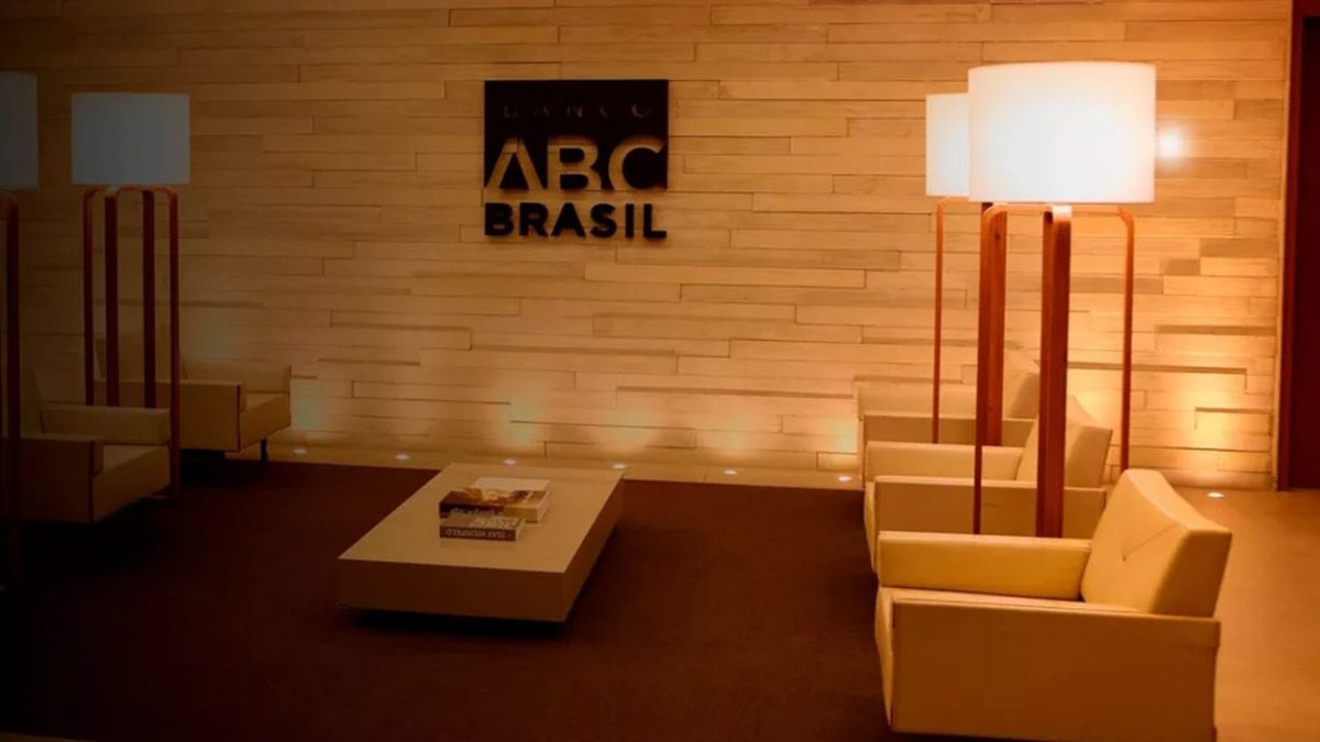 Banco ABC Brasil (ABCB4) Revê Previsões e Adota Postura Alarmante para 2025, Apesar de Lucros em Alta! 2 Banco ABC Brasil 1 e1650278614573
