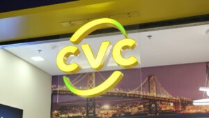 Ibovespa despenca: CVC (CVCB3) sofre queda brutal de 7% após alerta dos EUA! 37 CVC 3
