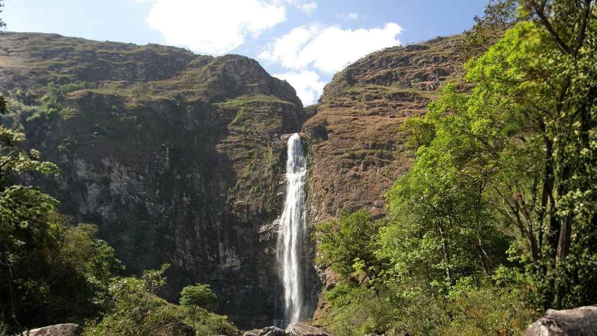 Cachoeira Casca DAnta na Serra da Canastra Reproducao 1