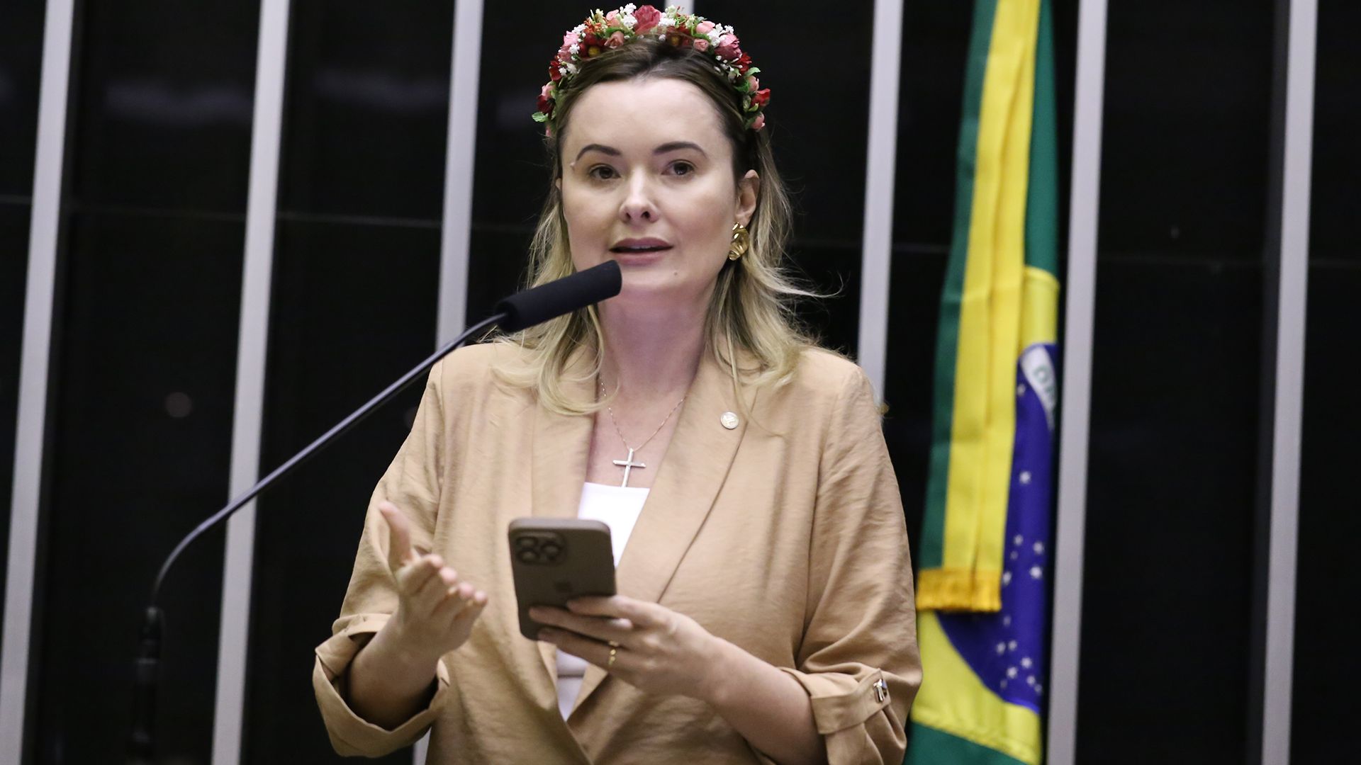 Deputada Julia Zanatta fala em nao punir o passado e construir um futuro sem barreira e com pontes e