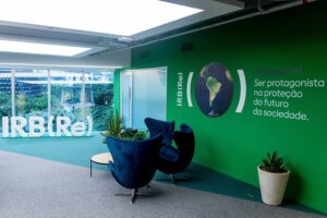 IRB RE (IRBR3) desaba: lucro de R$ 99 milhões no 3º trimestre representa queda chocante de 15%!