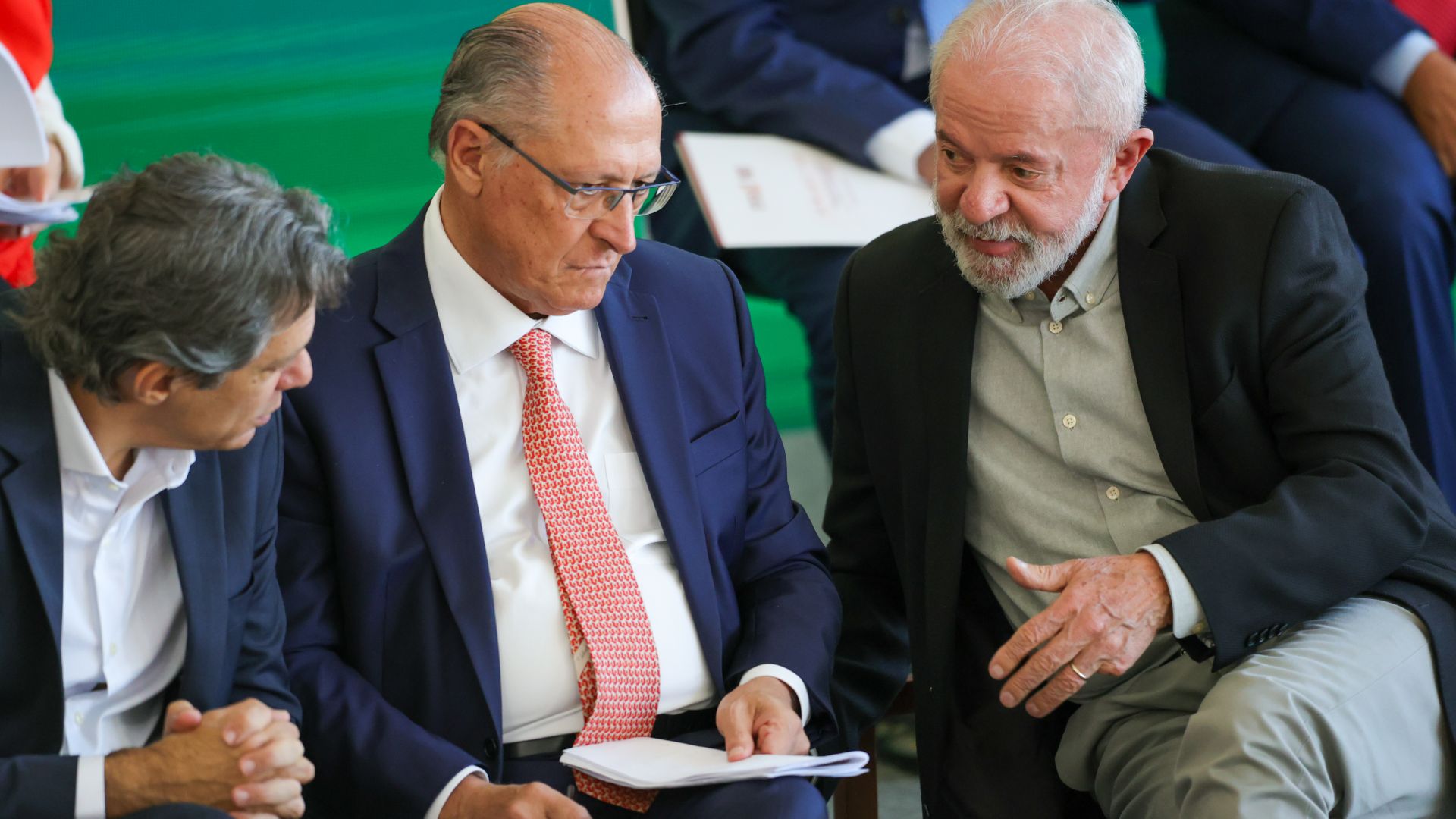 Governo Lula Aprova Lei: Bitcoin Agora com Imposto de 4%! 1 Lula em reuniao com Alckmin e Haddad