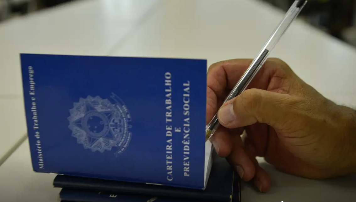 Mercados em Alerta: Pnad, IGP-10, China e Fed Agitam a Sexta-feira! 2 Seguro desemprego