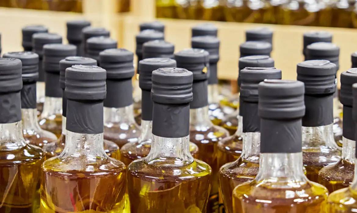 Desvendados: 5 Produtos Banidos pela Anvisa! 1 azeite.webp