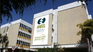 Perigo à Vista: ANEEL Planeja Limitar Excesso de Energia Renovável!