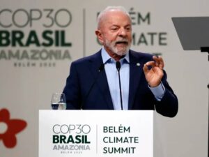 Lula Retorna ao Brasil com Novas Alianças Após Cúpula Explosiva na Colômbia!