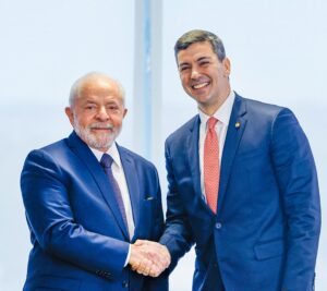 Paraguai Alça Voo com a Política Fiscal Brasileira como seu As na Manga!