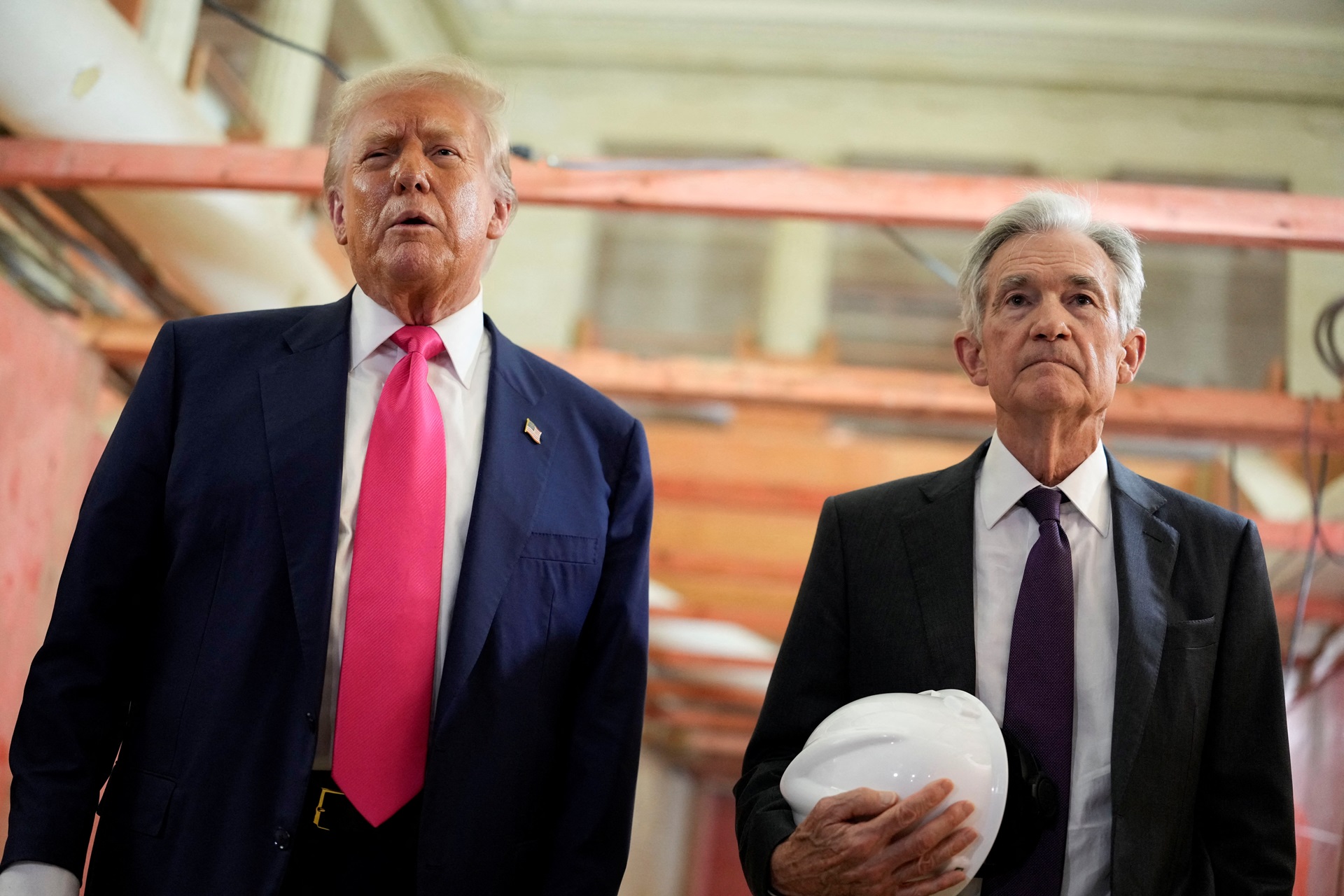 Trump promete ação judicial explosiva contra Powell e revelará novo escolhido em janeiro! 2 2025 07 24T214447Z 34146845 RC28TFAVNX5J RTRMADP 3 USA TRUMP FED