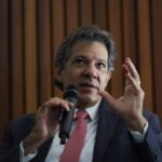 Haddad Alerta: "Lado Opositor em Crise!" e Defende Veto à Dosimetria! 2 2025 10 21T182349Z 1 LYNXMPEL9K0VF RTROPTP 4 BRAZIL ECONOMY