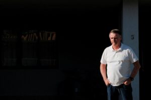 Defesa solicita cirurgia emergencial para Bolsonaro e alerta sobre riscos iminentes!