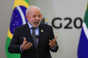 Lula encerra terceiro ano com alarmantes 43% de desaprovações!