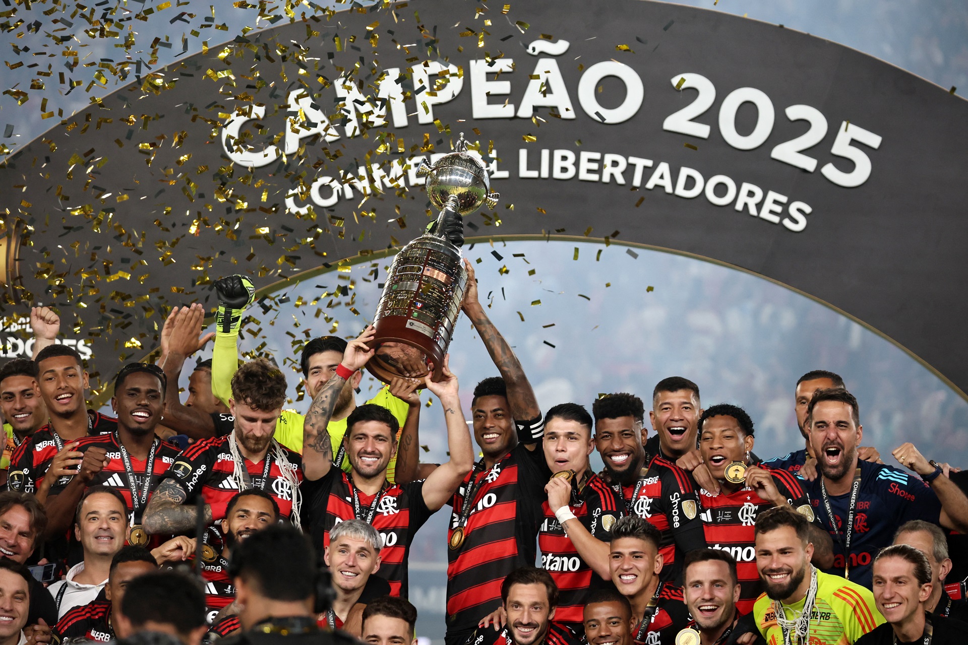 Flamengo e Palmeiras Dominam Prêmios da Libertadores 2025; Descubra os Números Surpreendentes da Conmebol! 1 2025 11 30T001055Z 1996193177 UP1ELBU00I50H RTRMADP 3 SOCCER LIBERTADORES PAL FLA