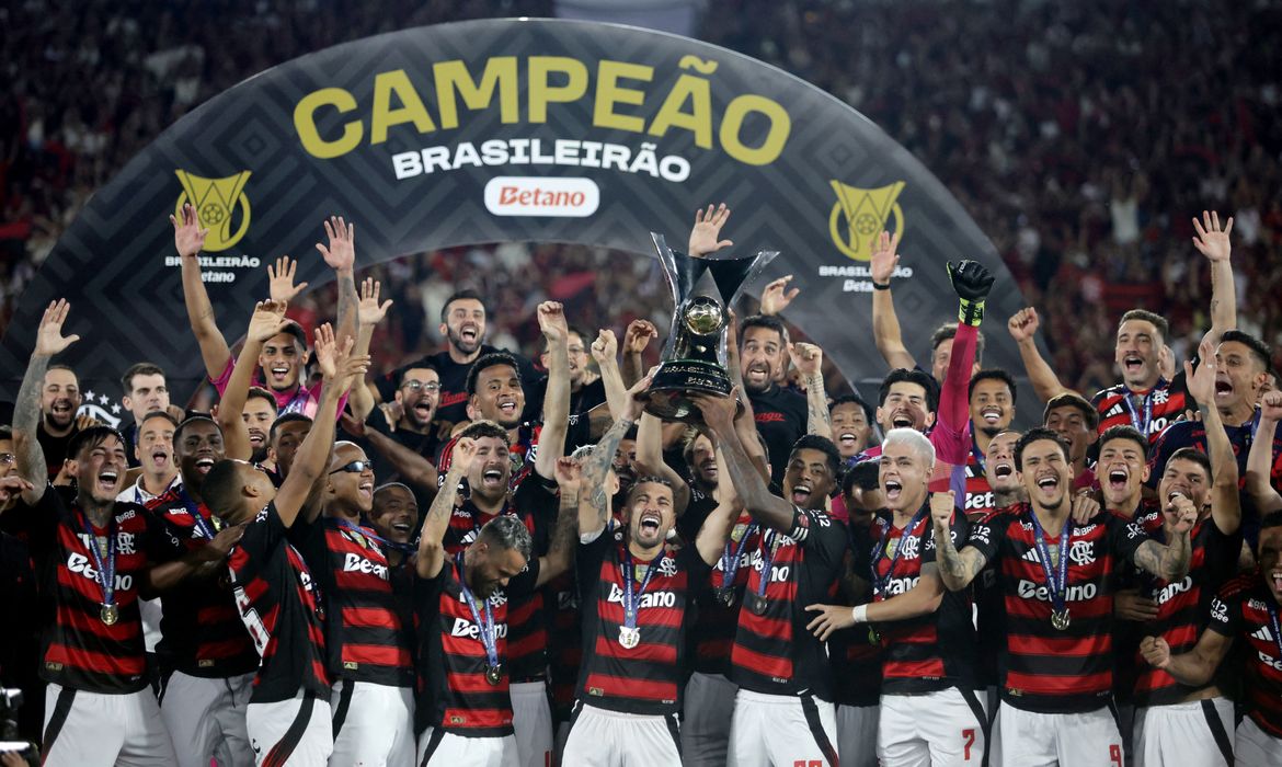 Flamengo Arrasa Ceará e Celebra a Conquista do Campeonato Brasileiro de 2025! 1 2025 12 04t025346z 505777297 up1elc4081klj rtrmadp 3 soccer brazil fla cea