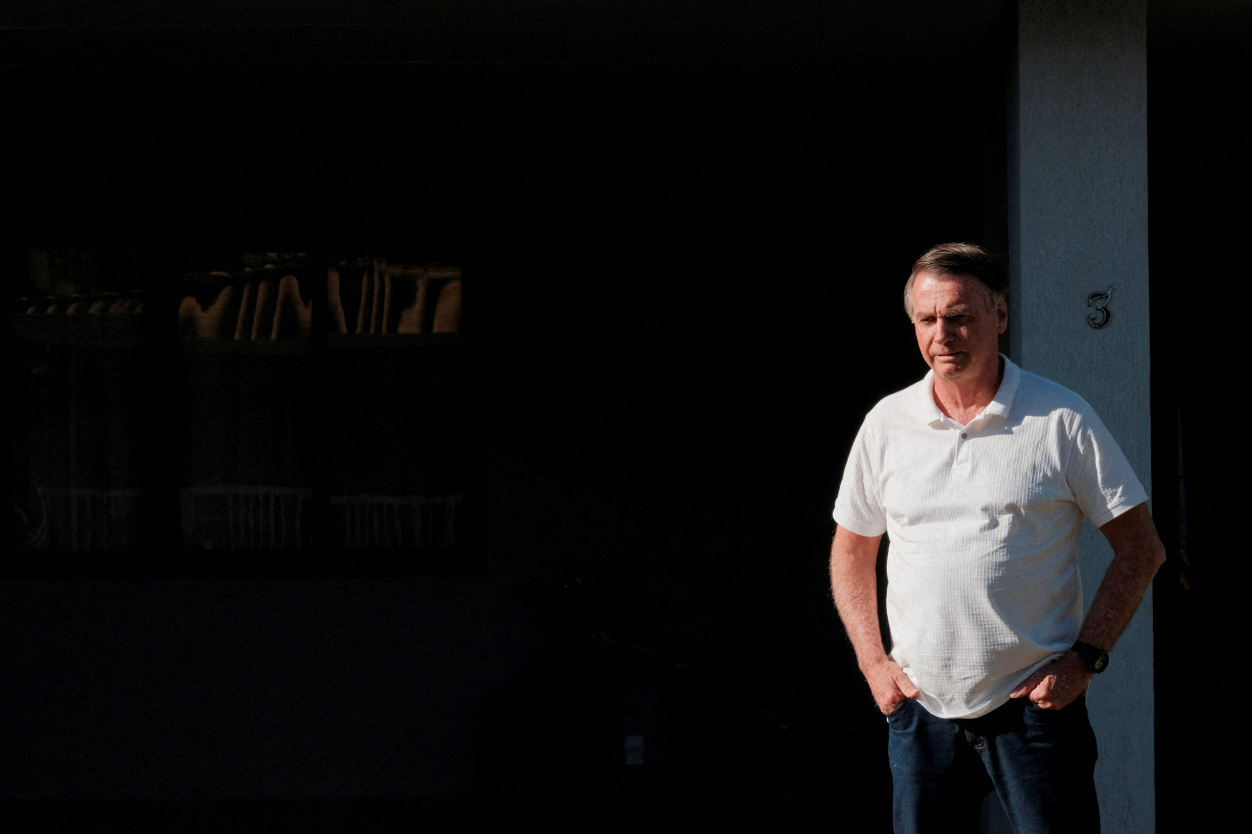 Médicos de Bolsonaro Consideram Medida Surpreendente para Combater Crise de Soluços! 3 2025 12 23T152216Z 613812178 RC2V1HAEN3OD RTRMADP 3 BRAZIL BOLSONARO scaled