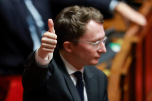 França em Alerta: Parlamento Libera Medida Urgente Contra Shutdown!