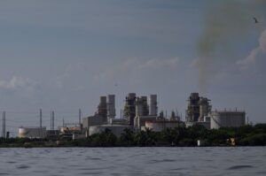 Venezuelanos à Beira do Colapso: Petróleo Sem Onde Armazenar!