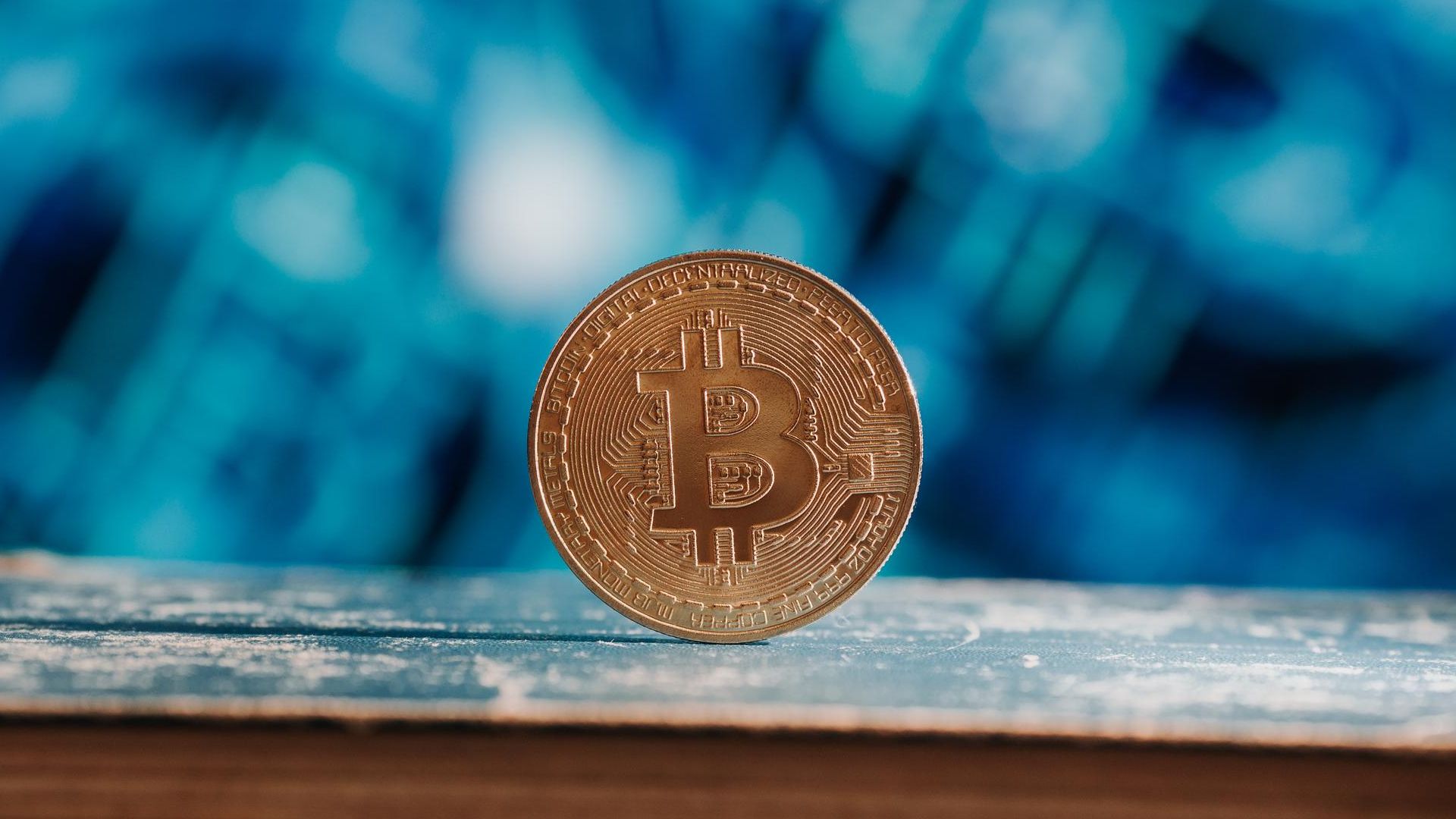 Nexo Compra Corretora de Cripto na Argentina e Almeja Dominar a América Latina! 2 Bitcoin com fundo azul