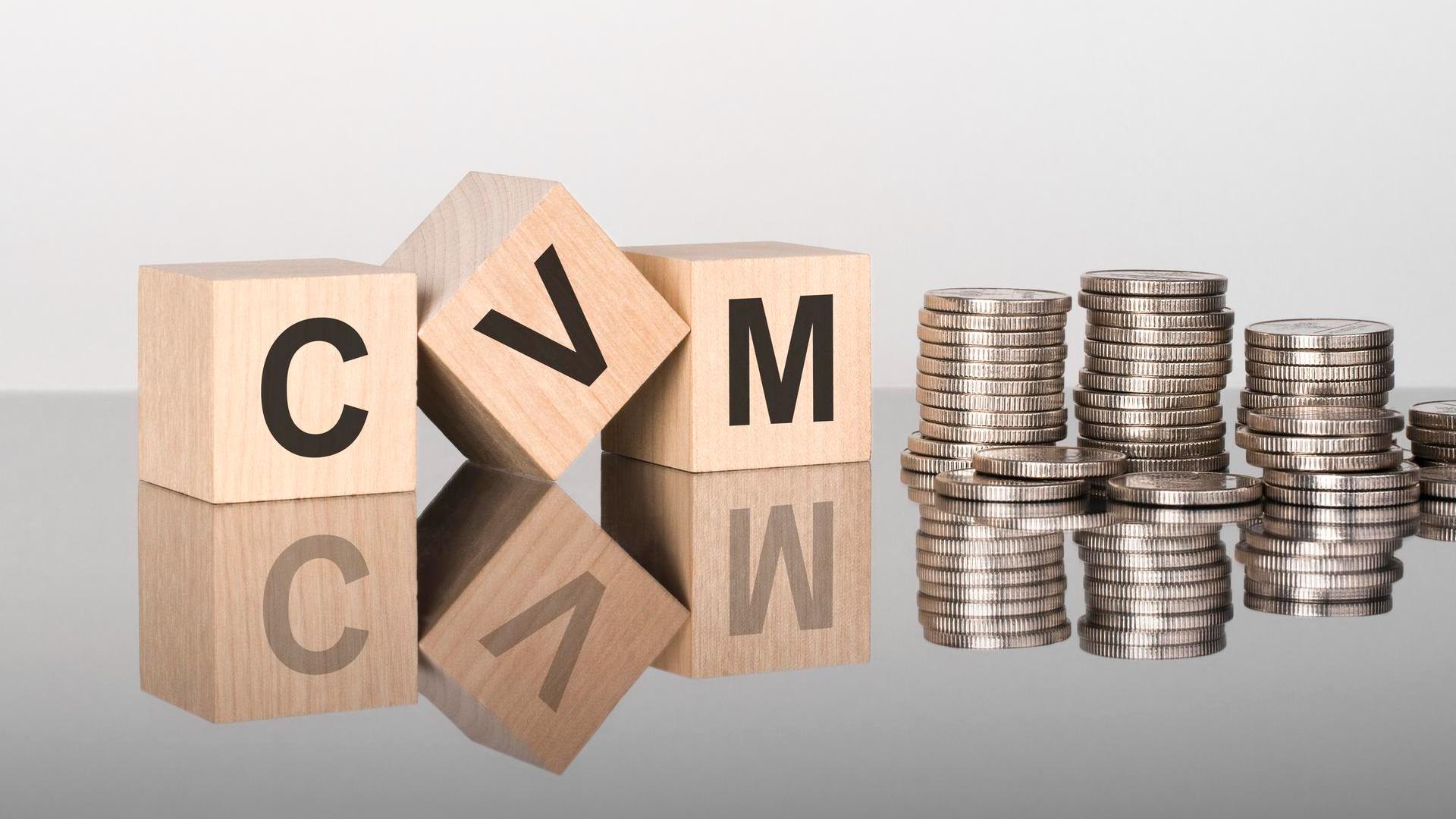 Tokenização sob o Olhar Crítico da CVM: Mudanças Imminentes em 2026! 1 Blocos com a imagem das letras CVM ao lado de moedas