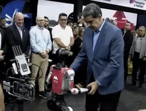 Maduro Enfrenta EUA e Surpreende ao Dançar com Robô Inteligen!