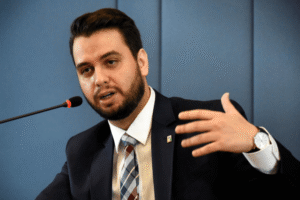 Urgente: Defesa de Filipe Martins Solicita Liberação ao STF e Rejecta Acusações sobre LinkedIn!