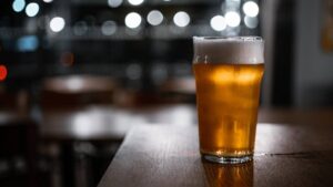 Cerveja em Crise: Queda Assustadora na Produção do Brasil Afeta Ambev e Heineken!