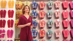 Itaúsa Aumenta Investida em Alpargatas: Novos Capítulos na Polêmica da Havaianas! 5 Comercial da Havaianas da Alpargatas ALPA4 com a atriz Fernanda Torres. Foto ReproducaoInstagram