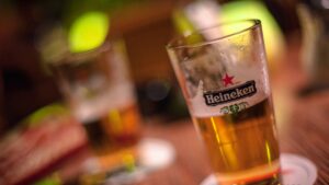 Heineken Enganada: Calote em Fundo Imobiliário Abala Receita e Cotas Caem na Bolsa; Descubra as Consequências!